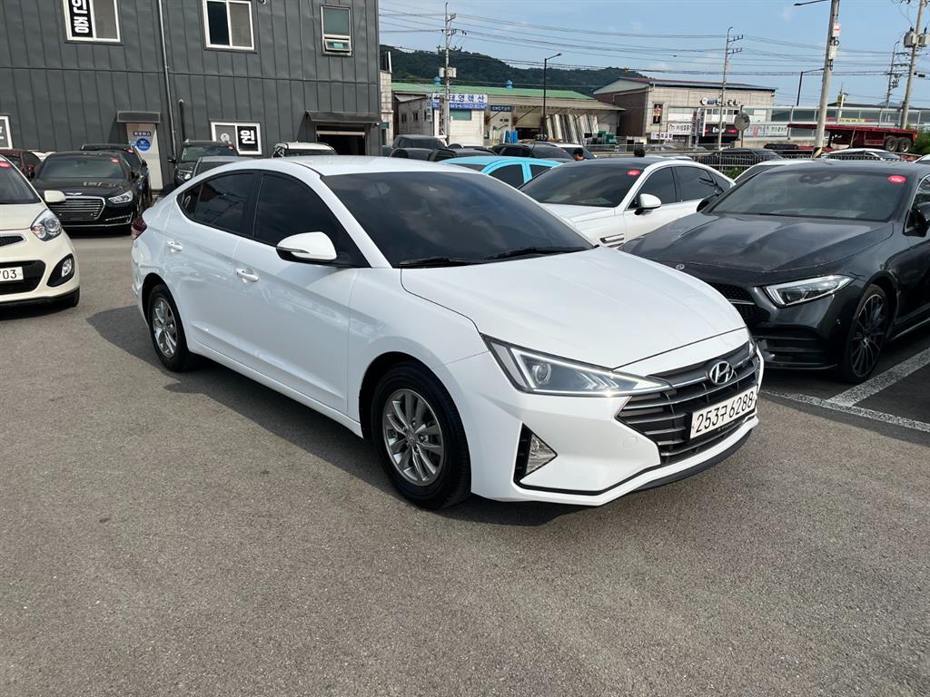 HYUNDAI Avante - Vista 4