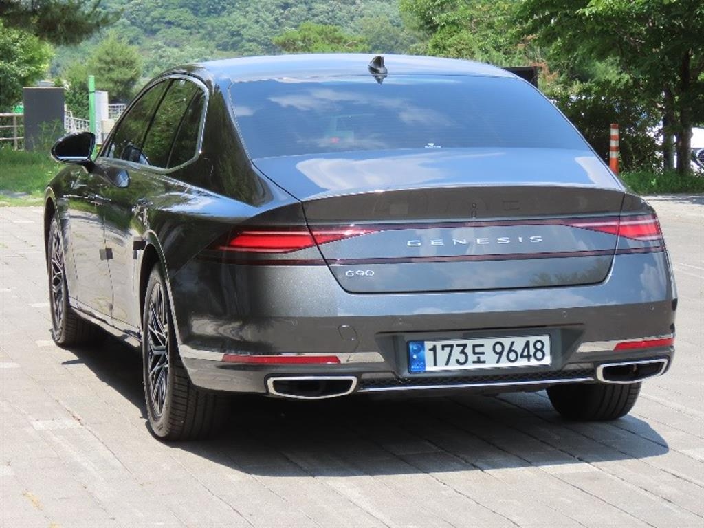 Genesis G90 - Vista 4