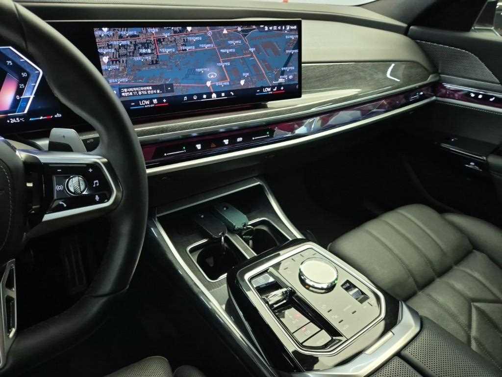 Genesis G70 740i xDrive M Sport 10