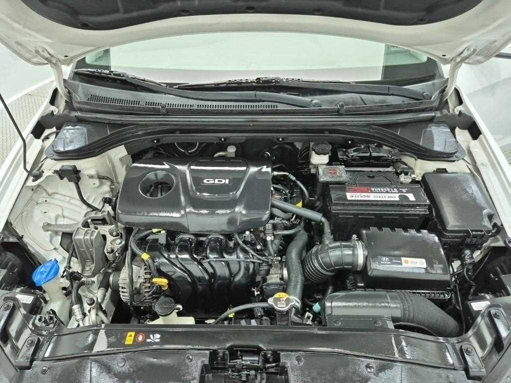 HYUNDAI Avante - Vista 5