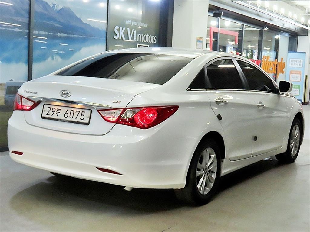 HYUNDAI Sonata - Vista 4