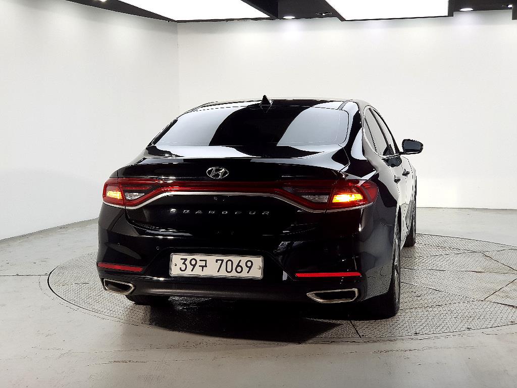 HYUNDAI Grandeur - Vista 4