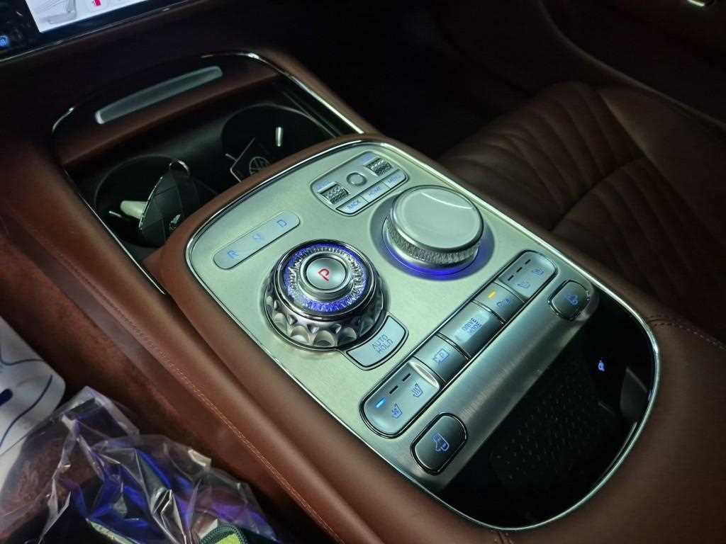 Genesis G90 3.5T GDI AWD 10
