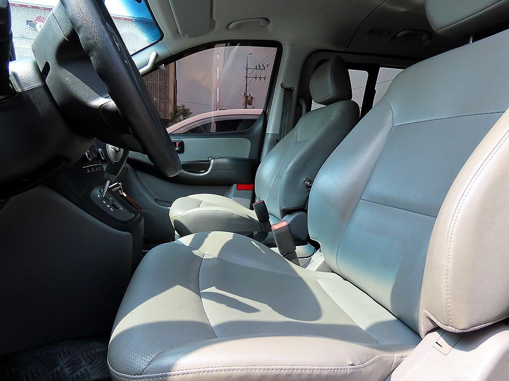 HYUNDAI Starex - Vista 5