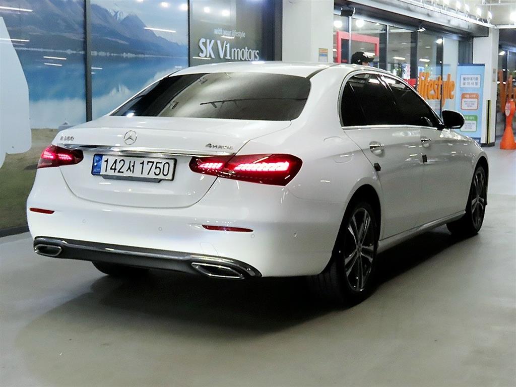 Mercedes Benz E class - Vista 4