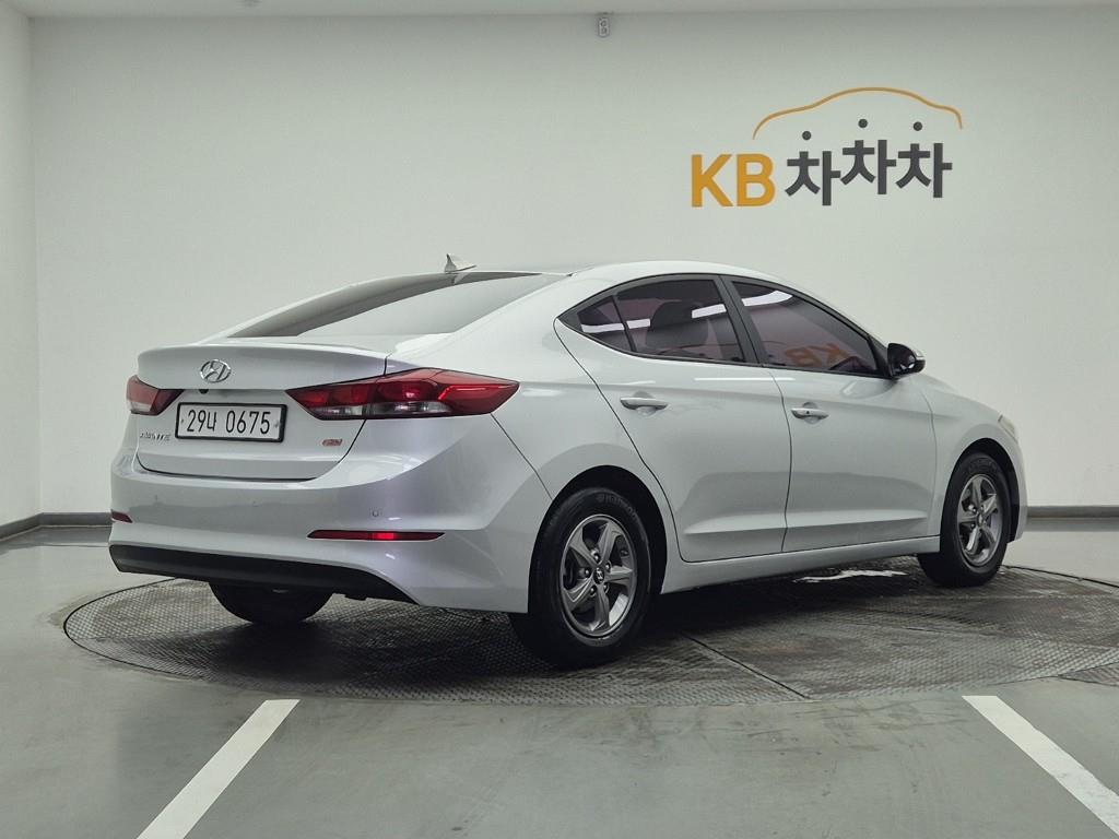 HYUNDAI Avante - Vista 4