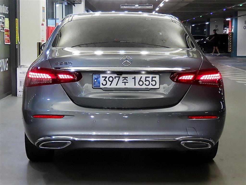 Mercedes Benz E class - Vista 5