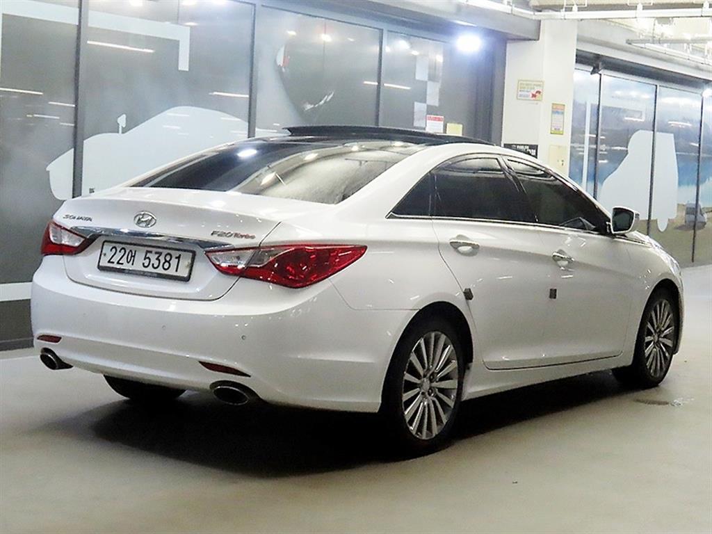HYUNDAI Sonata - Vista 4