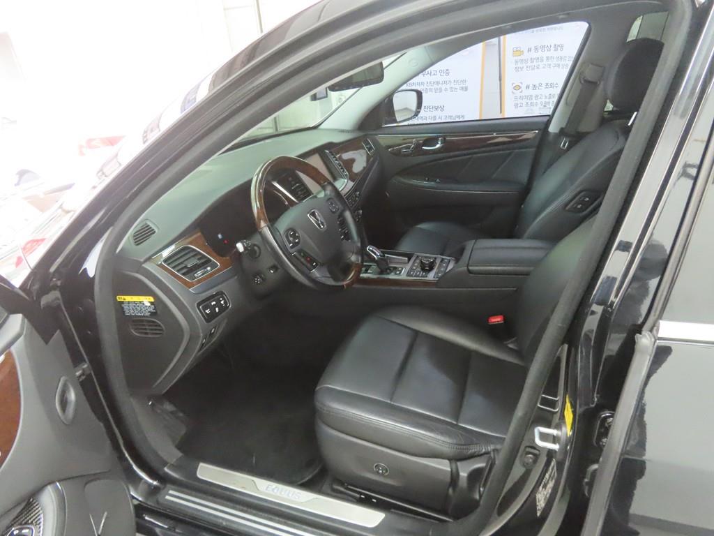 HYUNDAI Equus - Vista 5