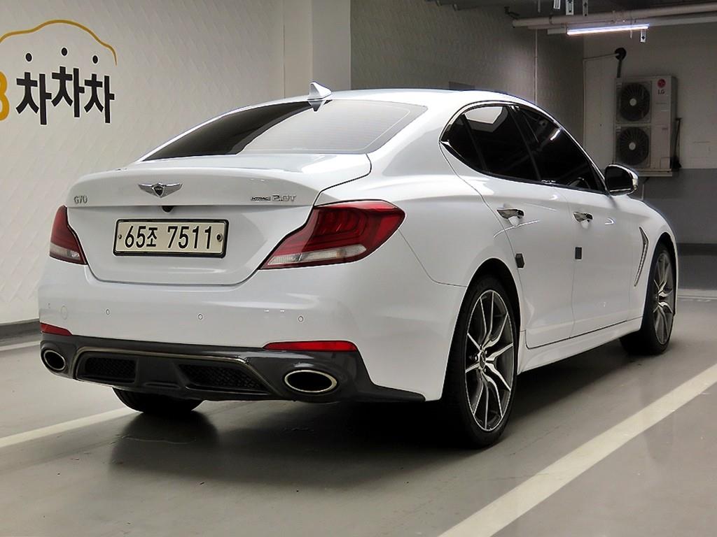 Genesis G70 - Vista 4