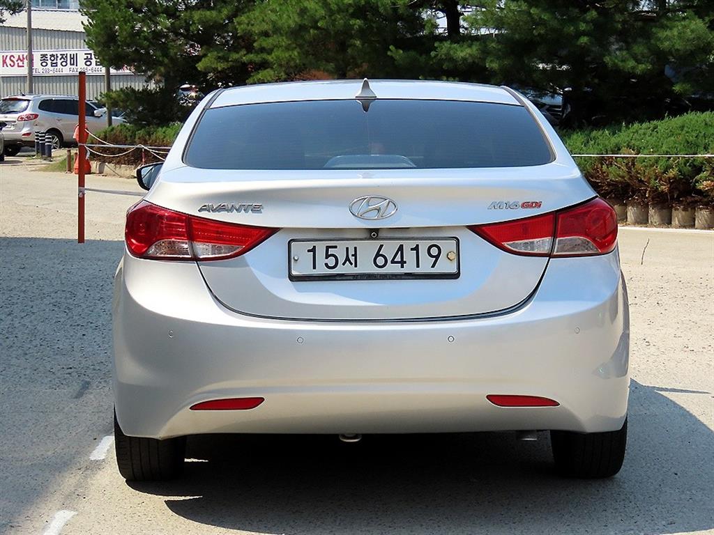 HYUNDAI Avante - Vista 4
