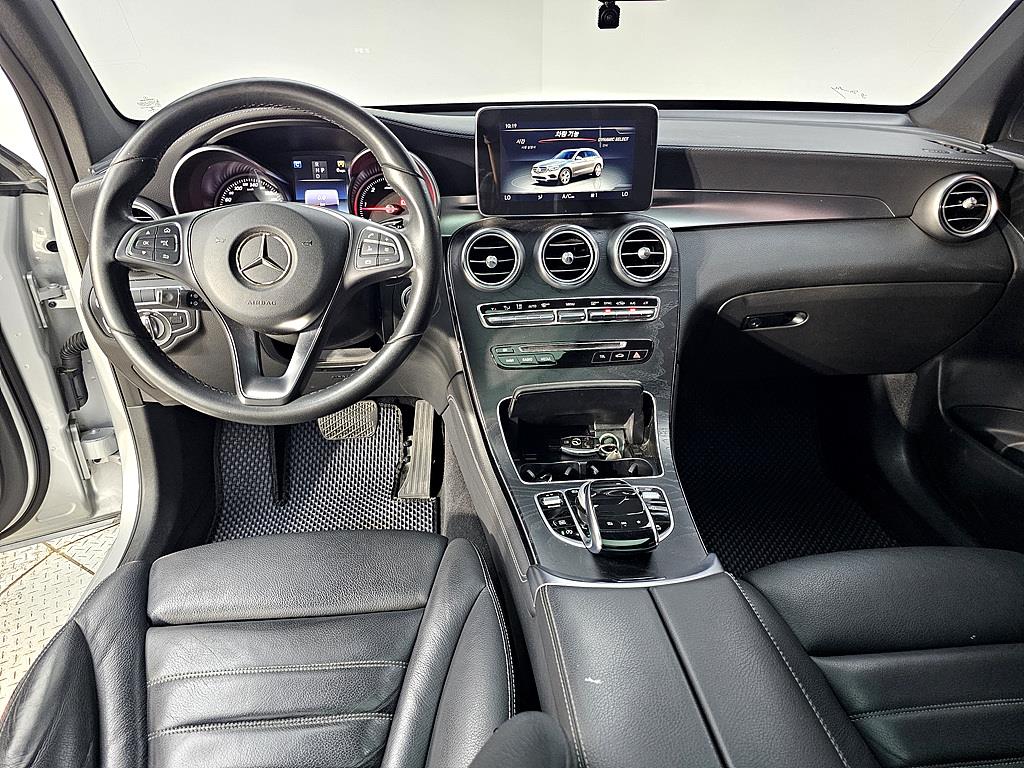 Mercedes Benz GLC Class - Vista 5