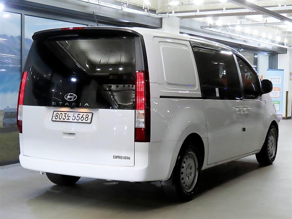 HYUNDAI Staria - Vista 4