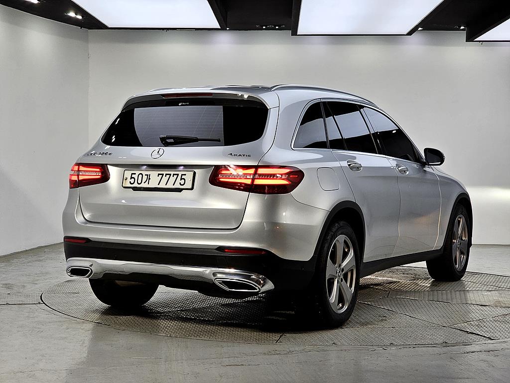 Mercedes Benz GLC Class - Vista 4