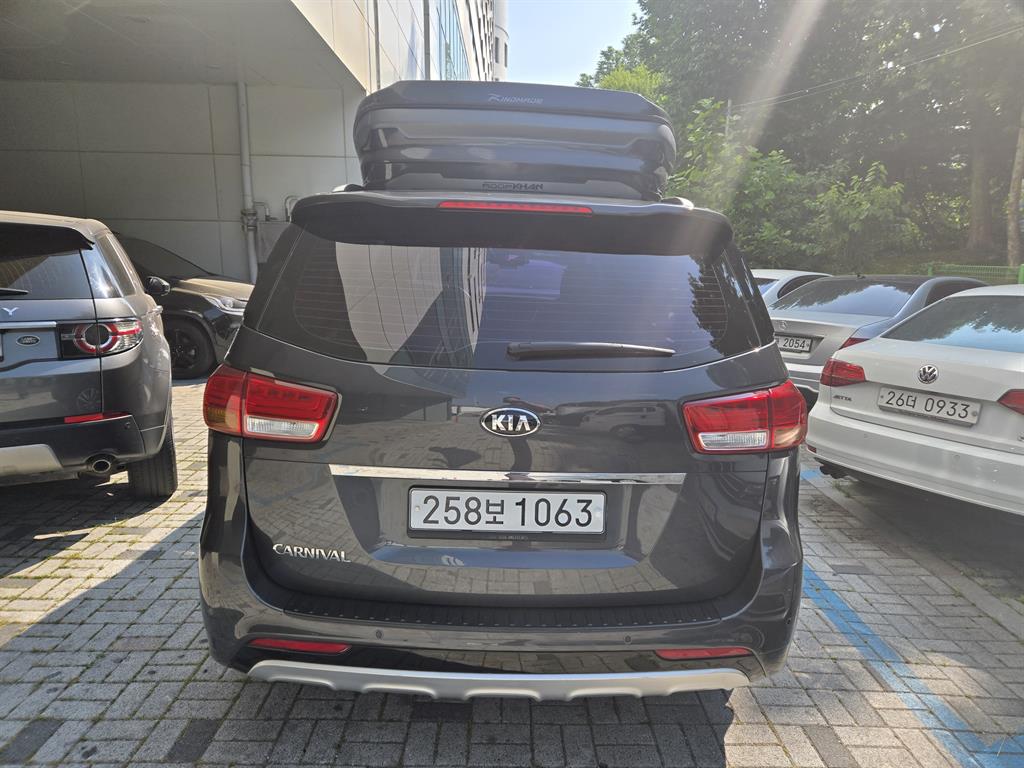 KIA Carnival - Vista 5