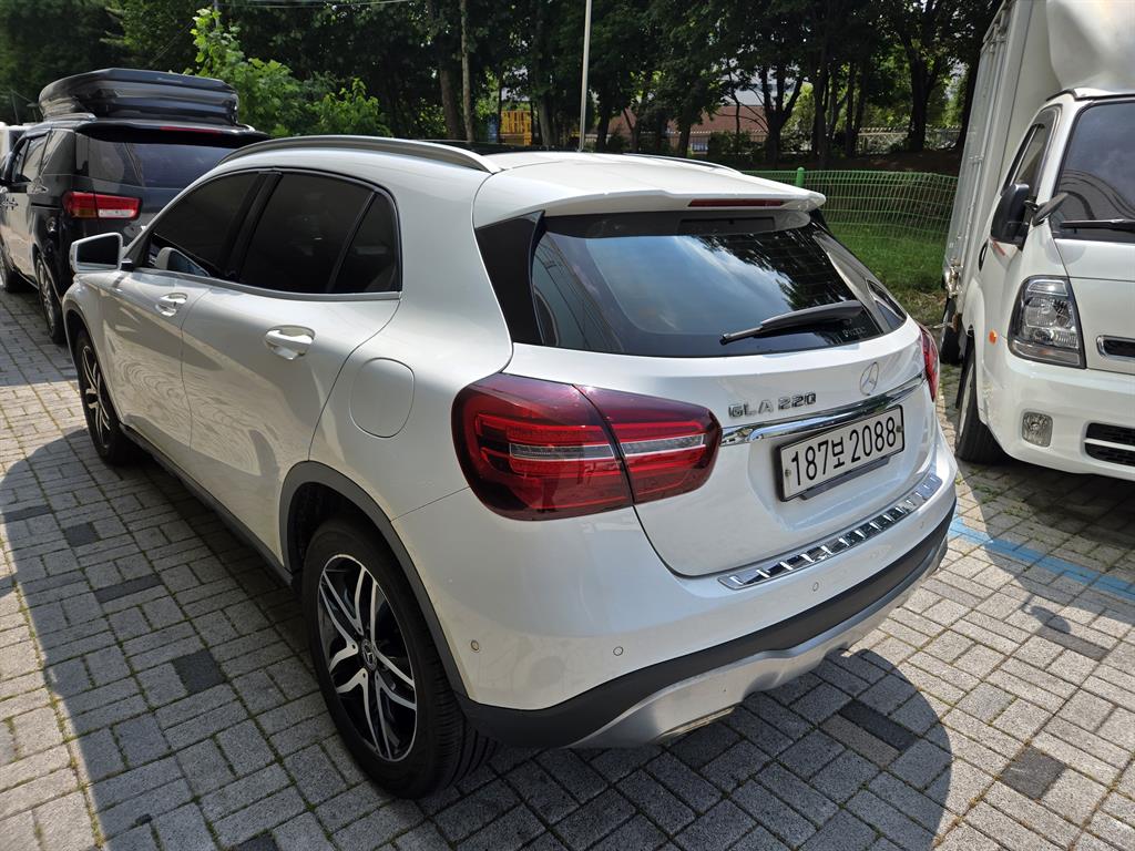 Mercedes Benz GLA Class - Vista 5