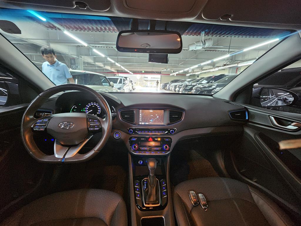 HYUNDAI Ioniq - Vista 5