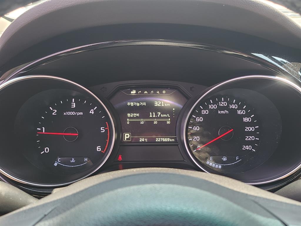 KIA Carnival - Vista 5