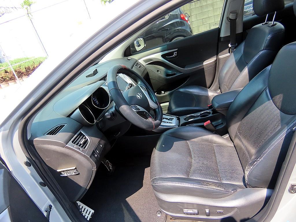 HYUNDAI Avante - Vista 5