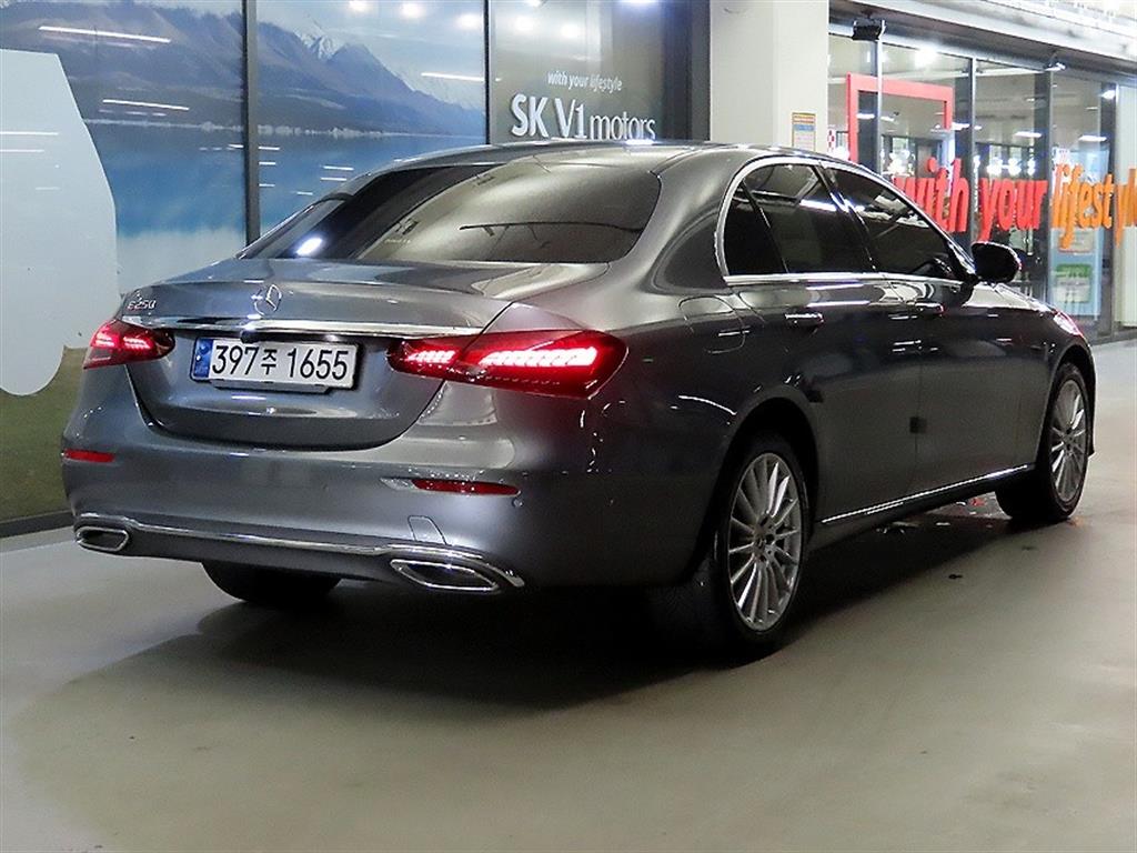 Mercedes Benz E class - Vista 4