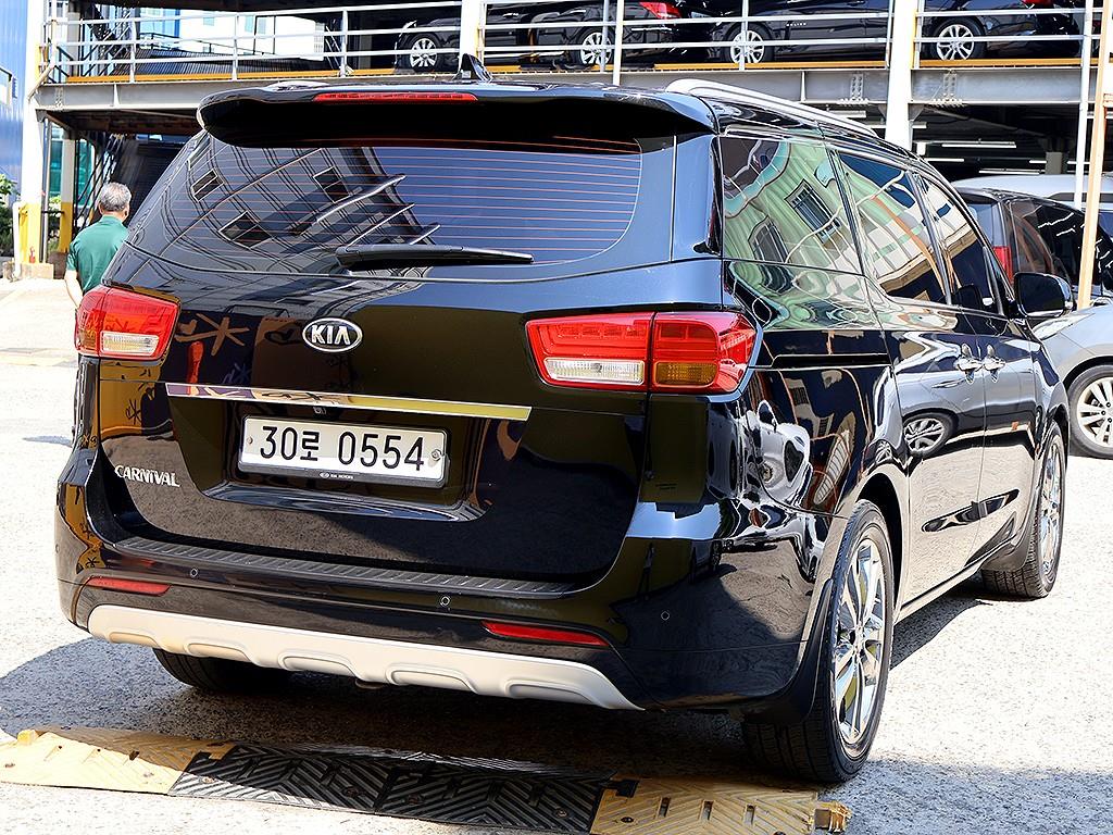 KIA Carnival - Vista 4