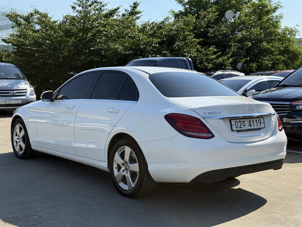 Mercedes Benz C Class - Vista 4