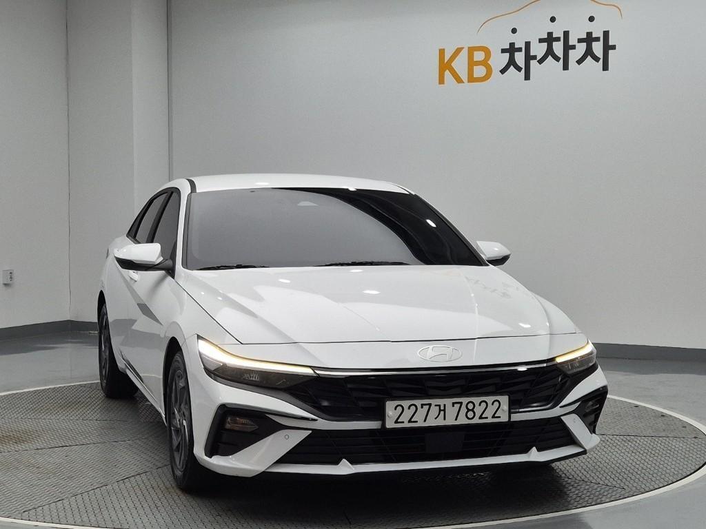 HYUNDAI Avante - Vista 4
