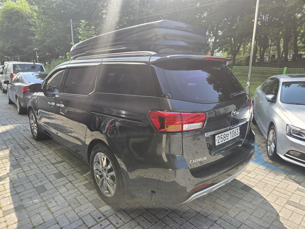 KIA Carnival - Vista 4