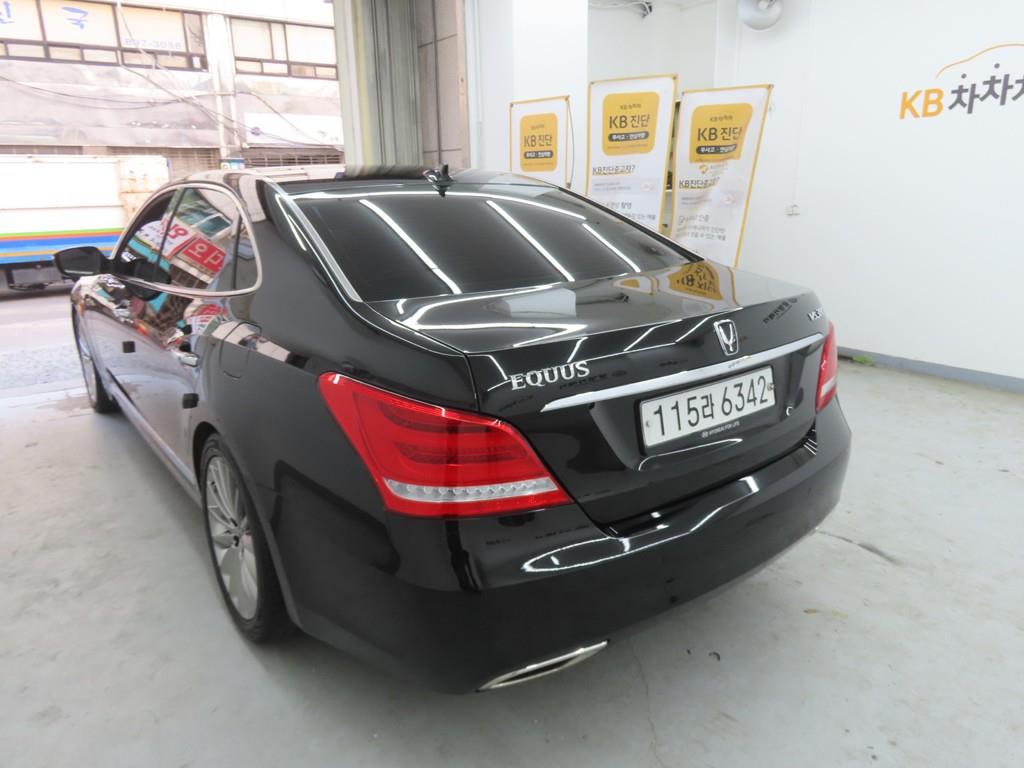 HYUNDAI Equus - Vista 4