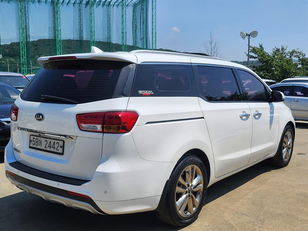 KIA Carnival - Vista 4