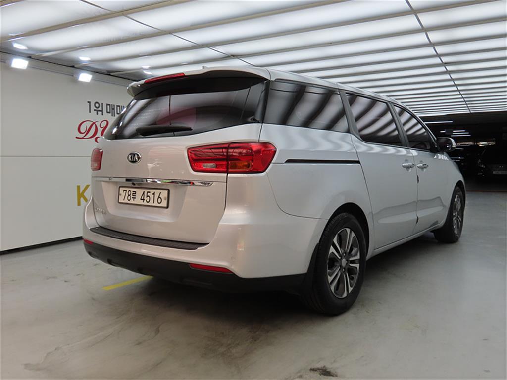 KIA Carnival - Vista 4
