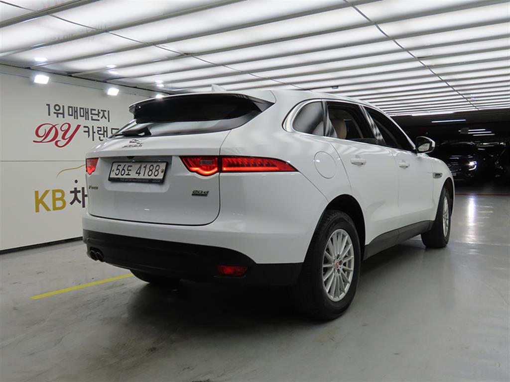 Jaguar F-PACE - Vista 4