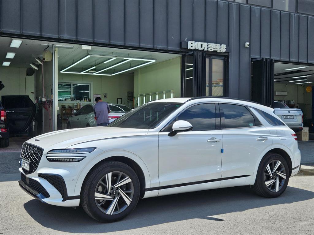 Genesis GV70 2.5T Gasoline AWD Sport