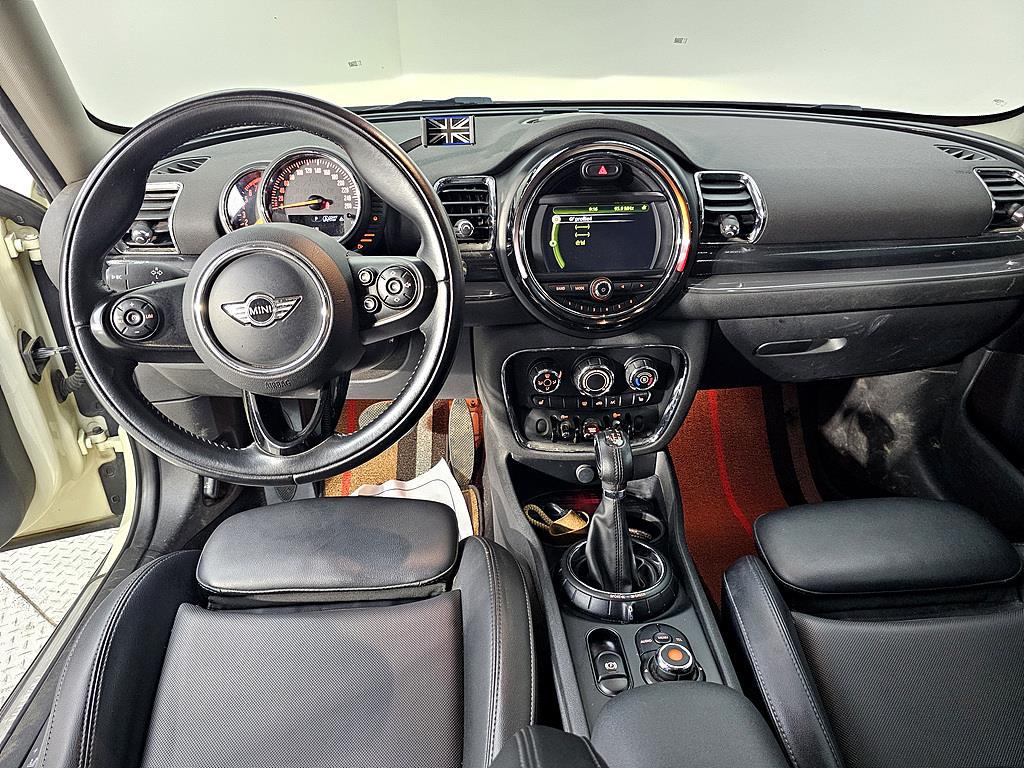 Mini Clubman - Vista 5