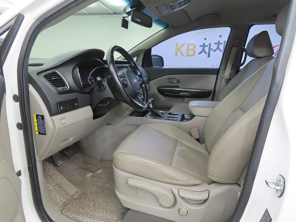KIA Carnival - Vista 5
