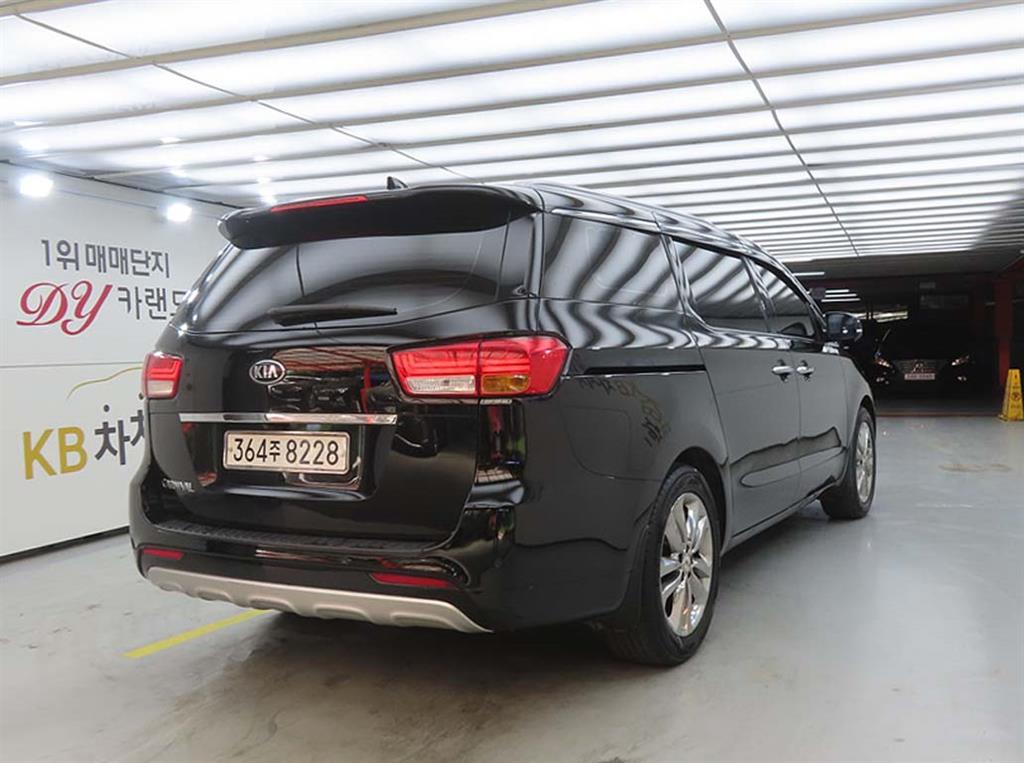 KIA Carnival - Vista 4