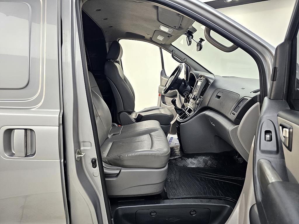 HYUNDAI Starex - Vista 5