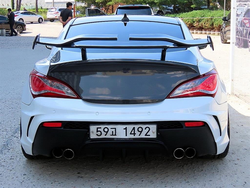 HYUNDAI Genesis - Vista 4
