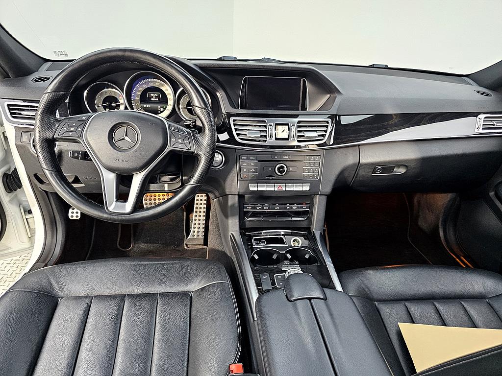 Mercedes Benz E class - Vista 5
