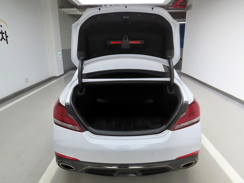 Genesis G70 - Vista 5
