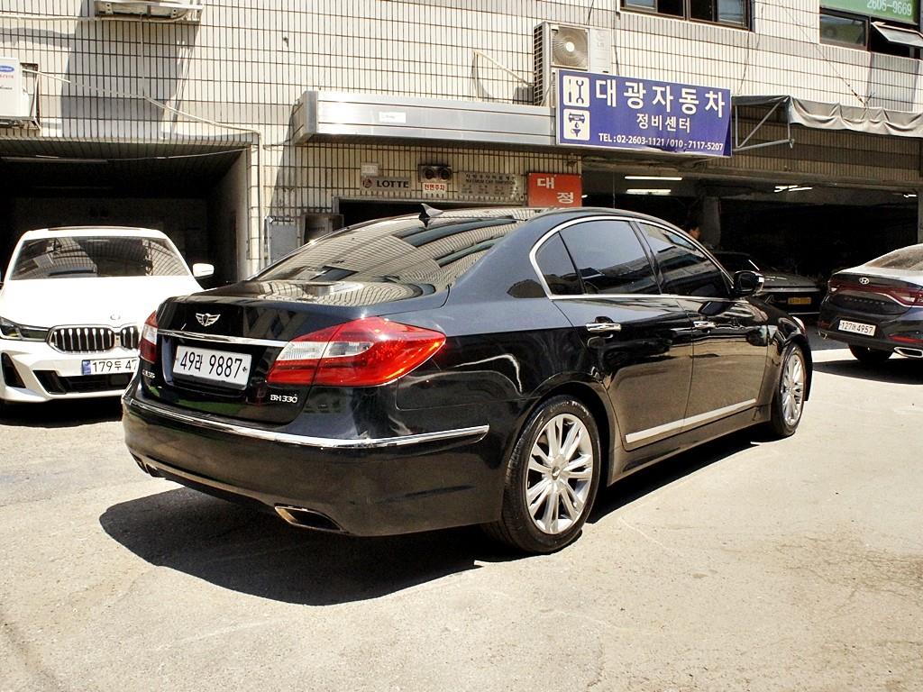 HYUNDAI Genesis - Vista 4