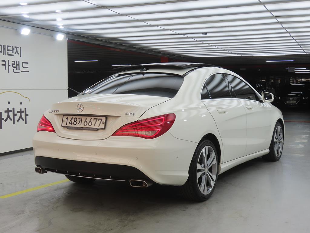 Mercedes Benz CLA Class - Vista 4