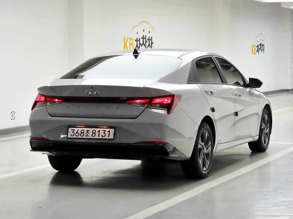 HYUNDAI Avante - Vista 4