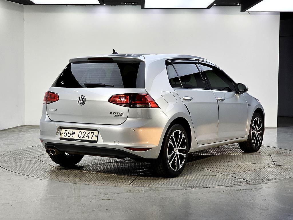 Volkswagen Golf - Vista 4