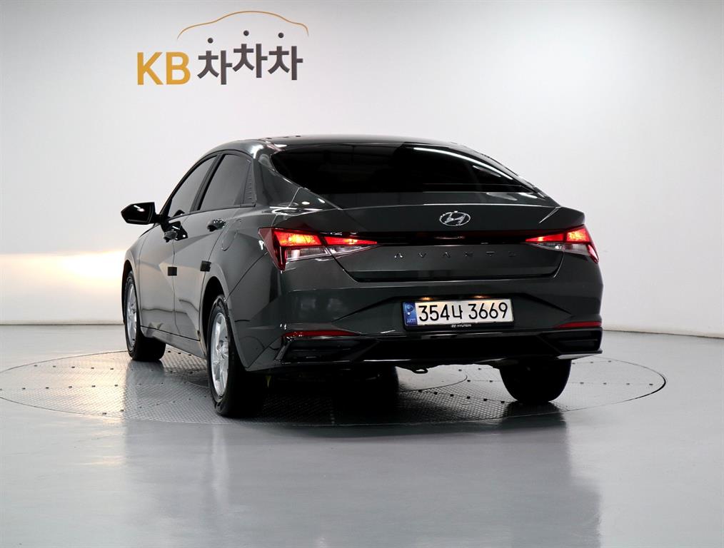 HYUNDAI Avante - Vista 4