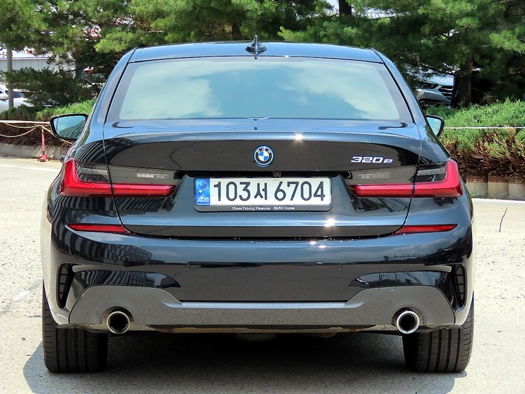 BMW 3 Series 320e M Sport — фото 4