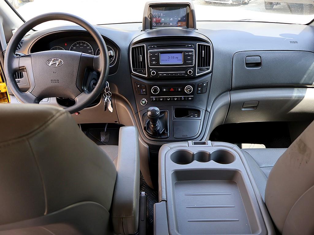 HYUNDAI Starex - Vista 5