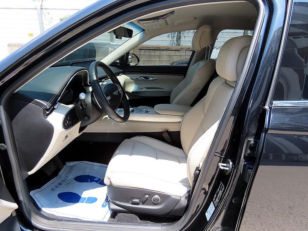 Genesis GV70 - Vista 5