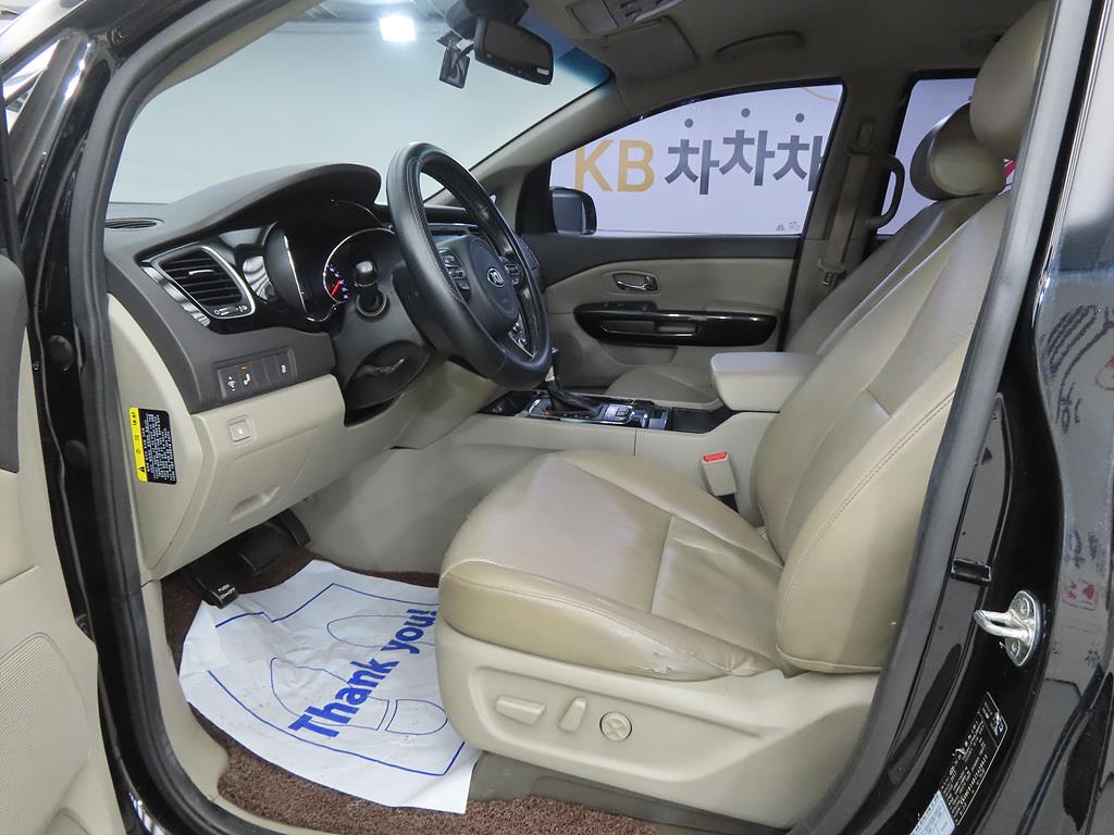 KIA Carnival - Vista 5