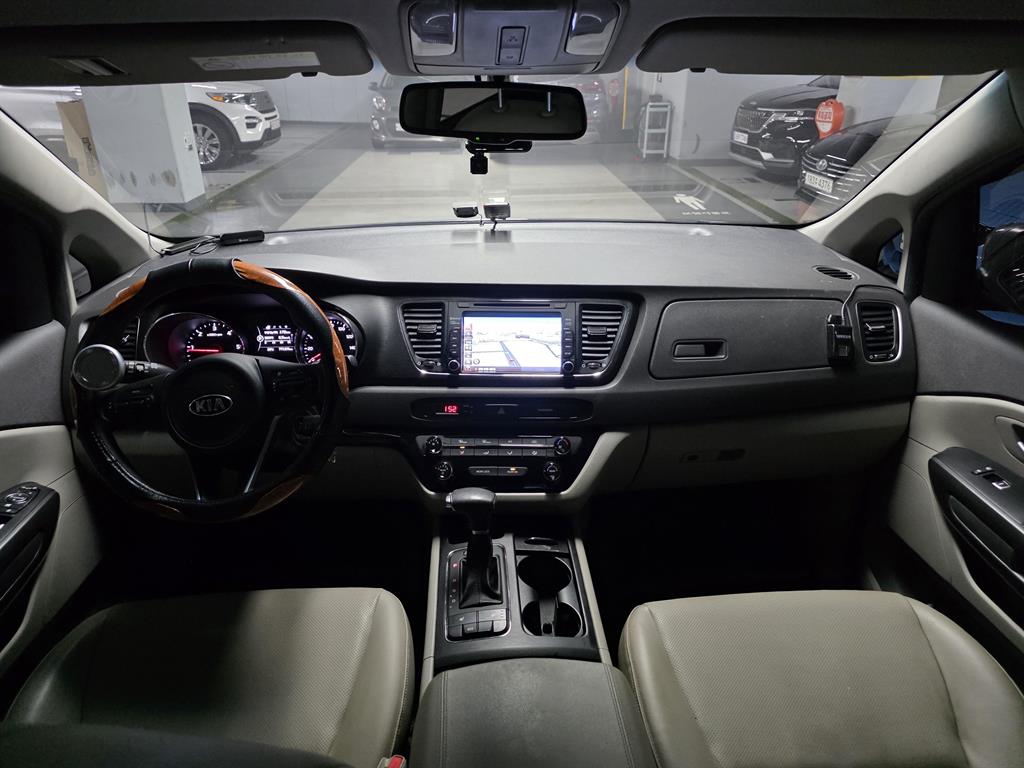 KIA Carnival - Vista 5